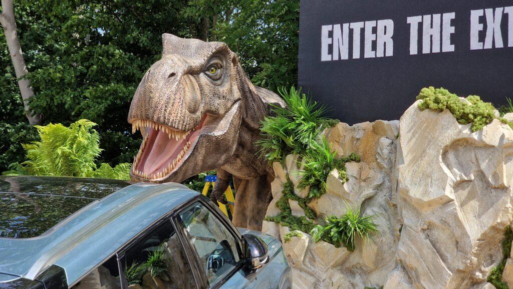 custom built props custom built animatronic who built the T-Rex for Jurassic World 4 t-rex who builds the jurassic world dinosaurs who builds dinosaur props