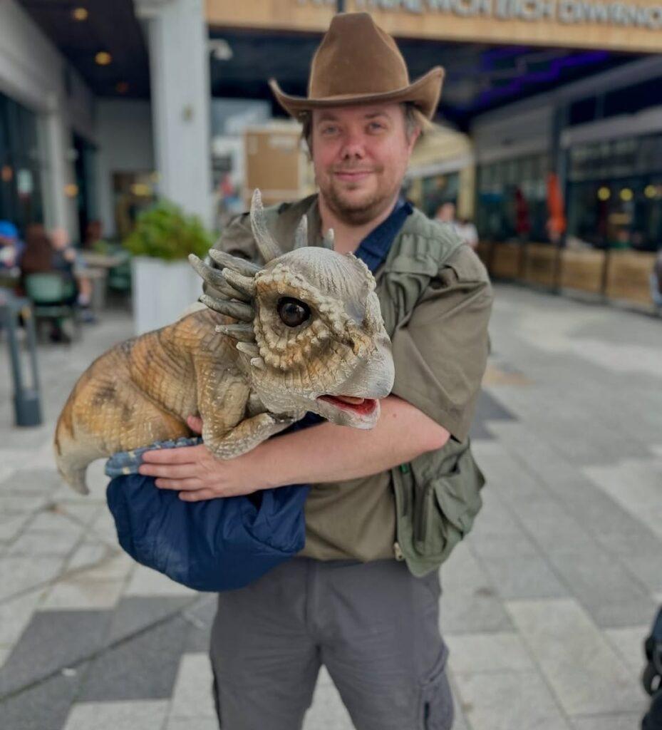 hire a raptor hire a dinosaur hire a realistic dinosaur hire blue raptor hire jurassic park raptor hire realistic dinosaur hire a fossil hire a trex skull t-rex skull hire prop hire dinosaur installations hire museum quality props for film